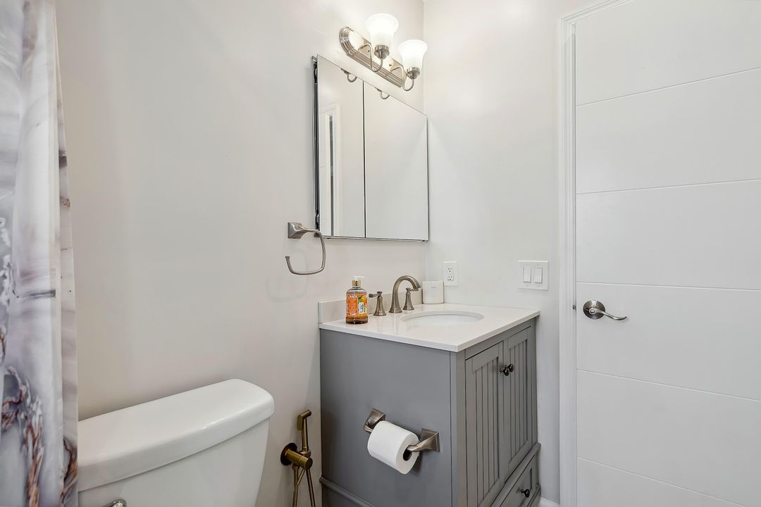 For Sale: $449,000 (2 beds, 2 baths, 1048 Square Feet)