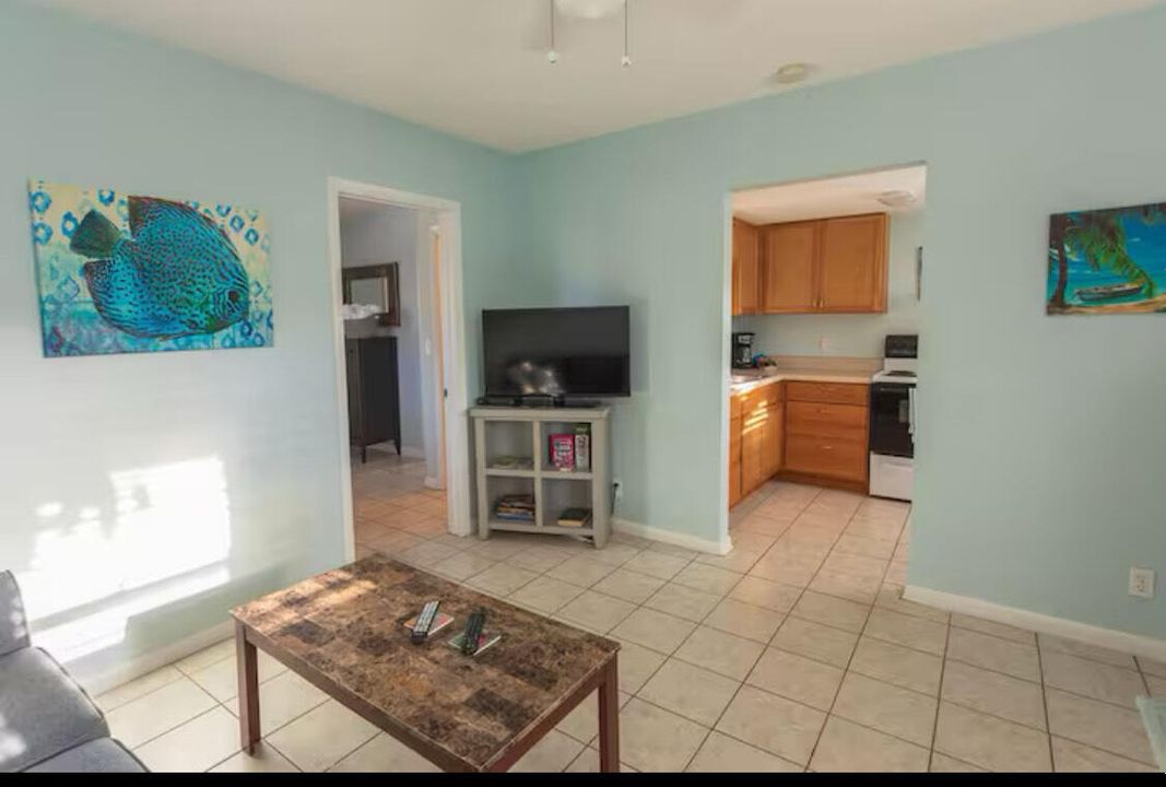 For Rent: $3,500 (1 beds, 1 baths, 550 Square Feet)