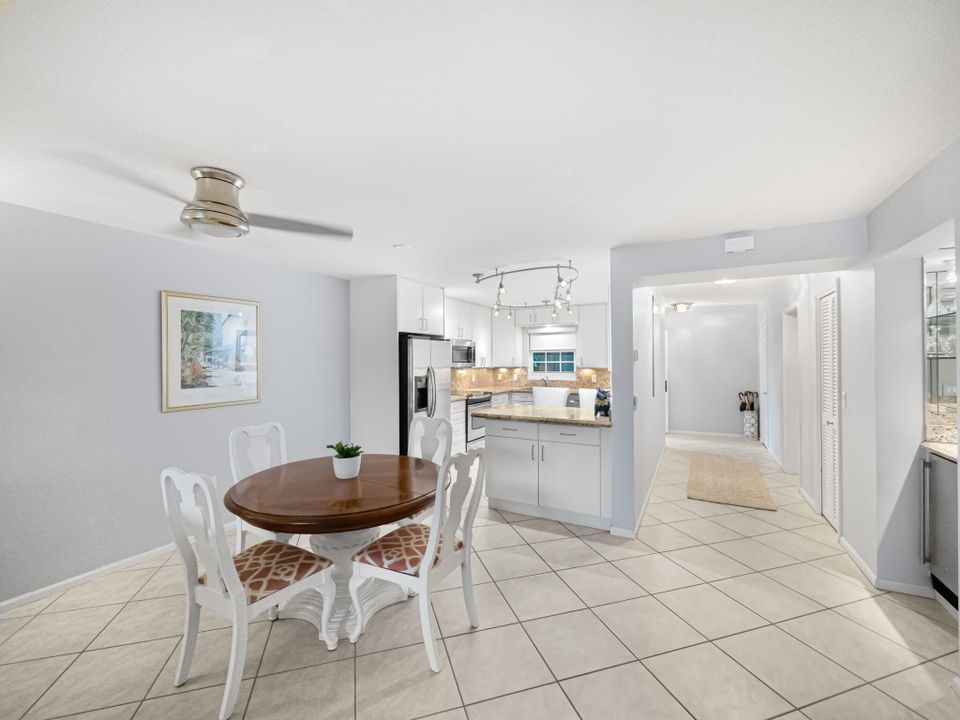 For Sale: $359,000 (3 beds, 2 baths, 1711 Square Feet)