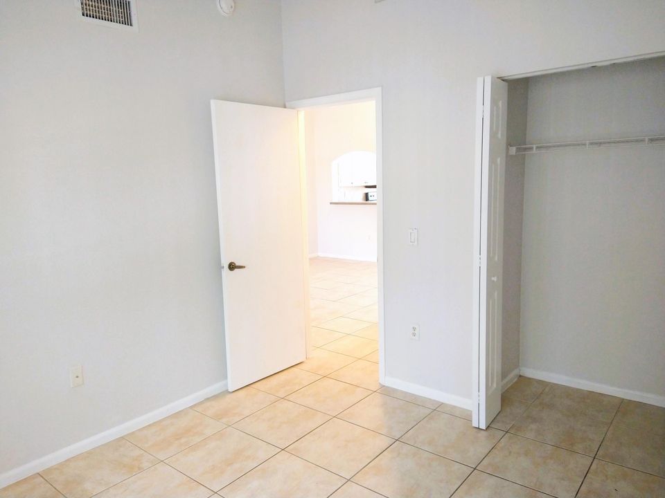 For Sale: $222,000 (2 beds, 2 baths, 910 Square Feet)