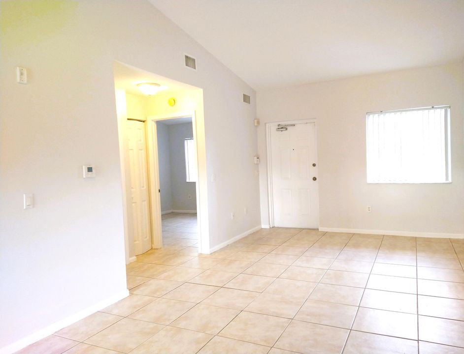 For Sale: $222,000 (2 beds, 2 baths, 910 Square Feet)