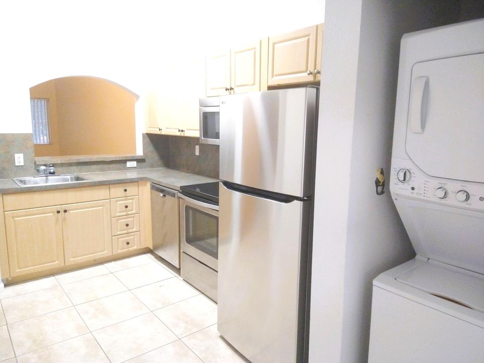 For Sale: $222,000 (2 beds, 2 baths, 910 Square Feet)