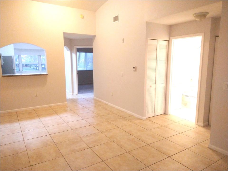 For Sale: $222,000 (2 beds, 2 baths, 910 Square Feet)