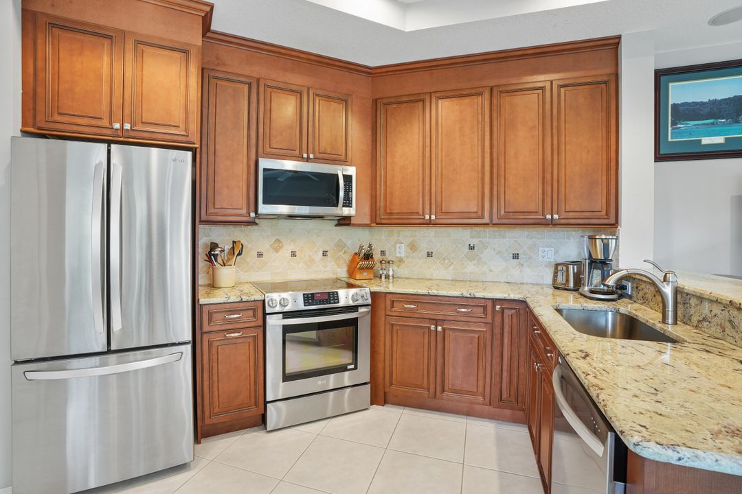 For Sale: $329,800 (2 beds, 2 baths, 1312 Square Feet)