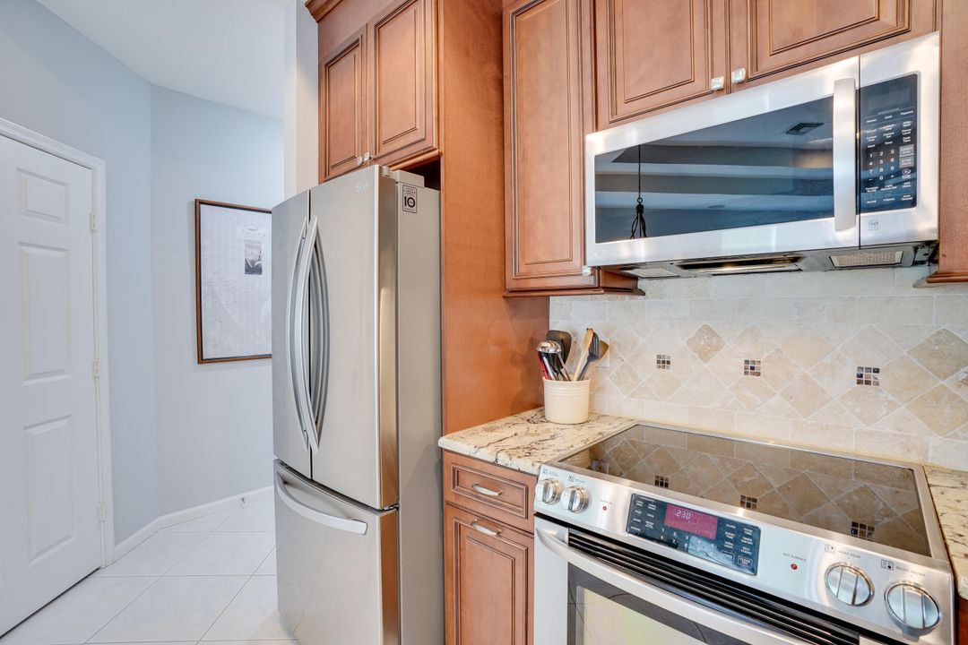 For Sale: $329,800 (2 beds, 2 baths, 1312 Square Feet)