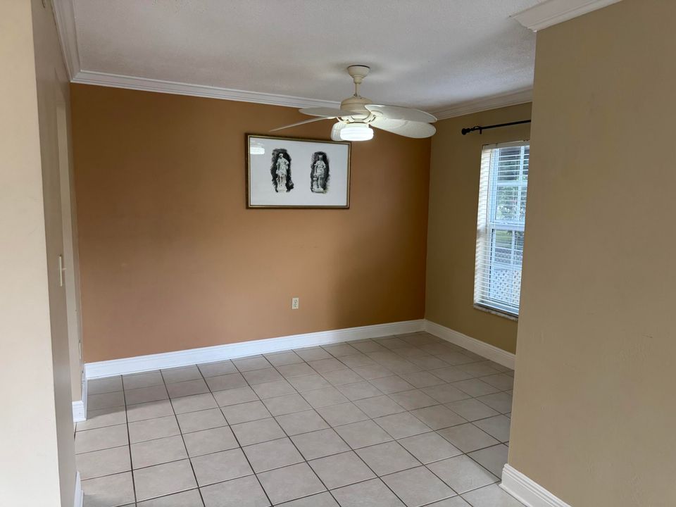 For Rent: $1,800 (1 beds, 1 baths, 711 Square Feet)