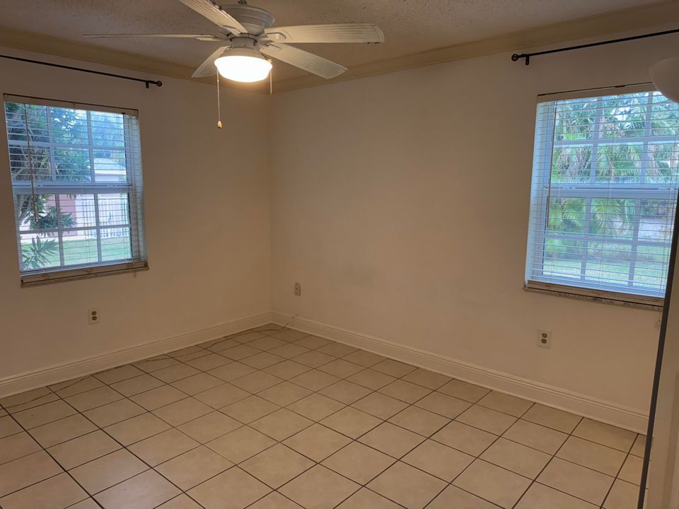 For Rent: $1,800 (1 beds, 1 baths, 711 Square Feet)