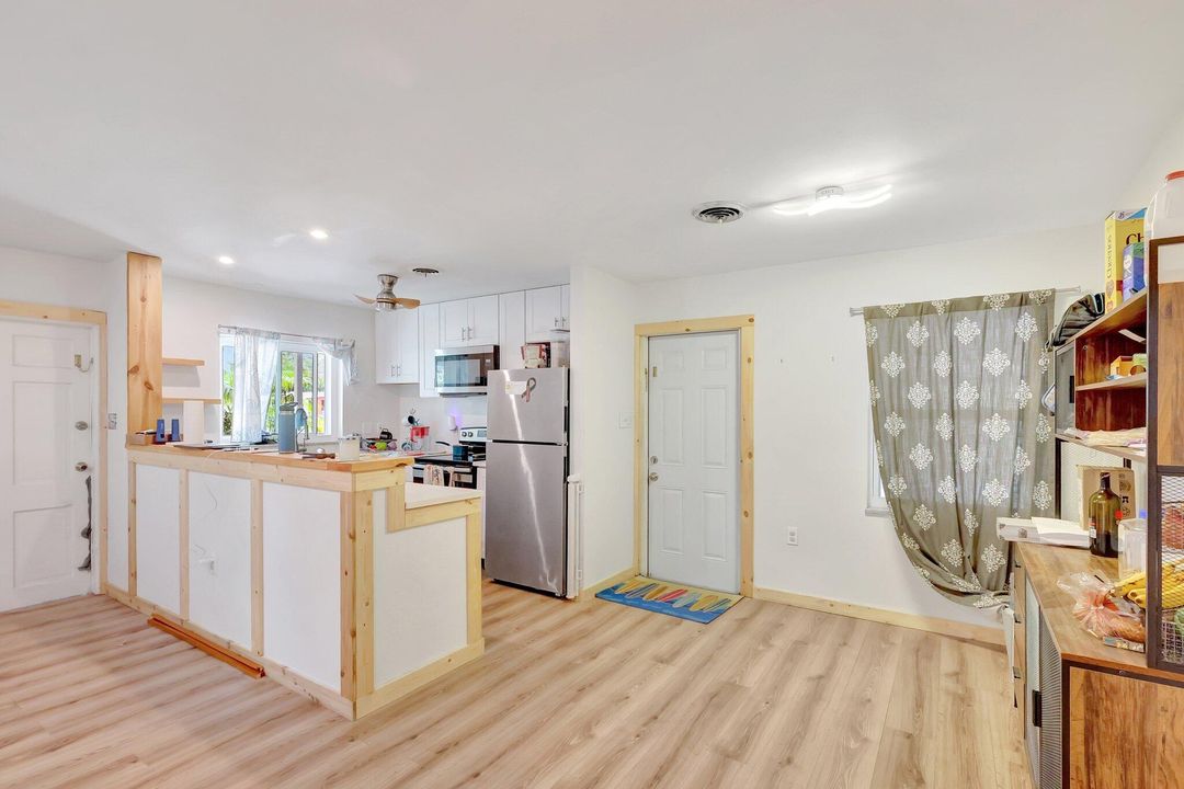 For Sale: $289,000 (2 beds, 2 baths, 1144 Square Feet)