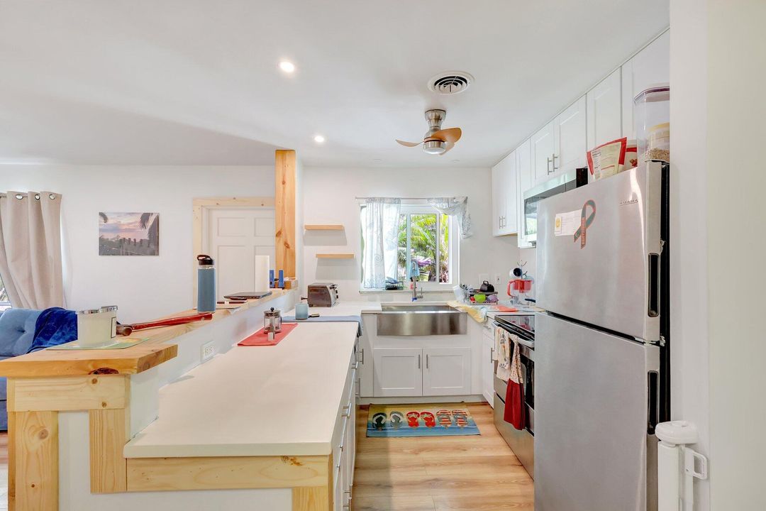 For Sale: $289,000 (2 beds, 2 baths, 1144 Square Feet)