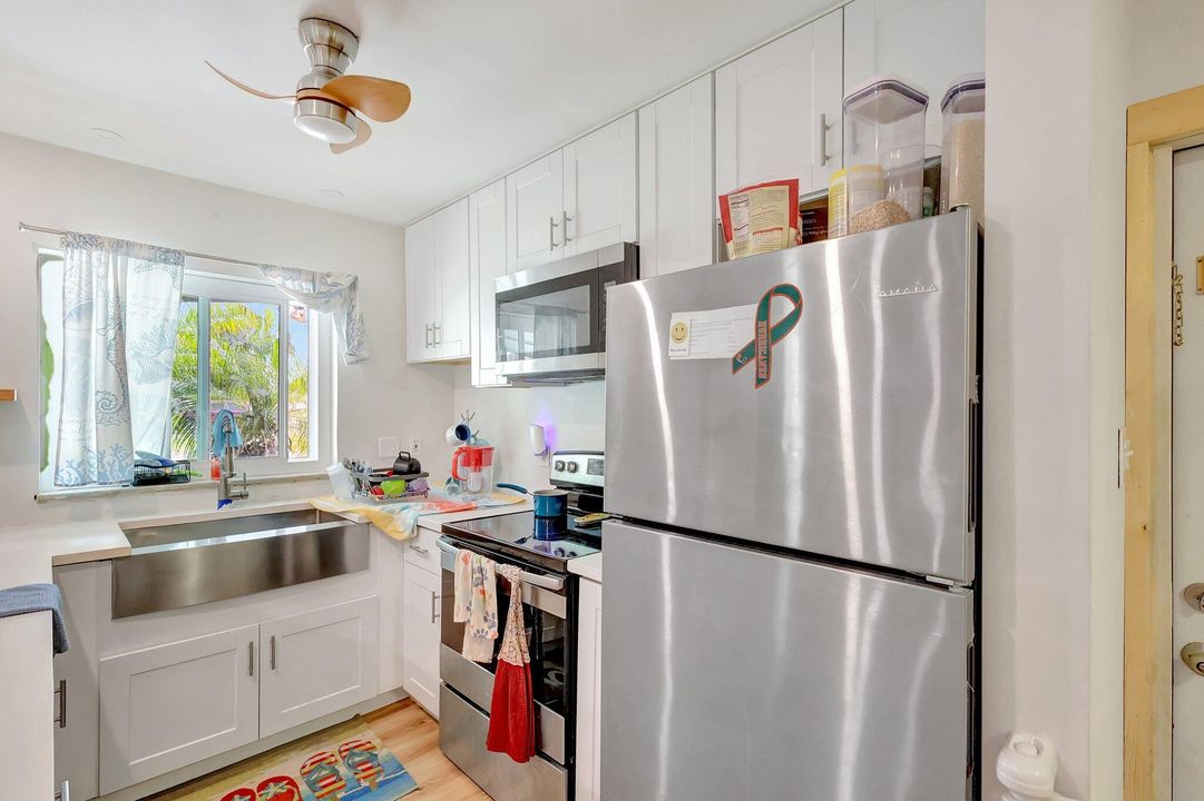 For Sale: $289,000 (2 beds, 2 baths, 1144 Square Feet)