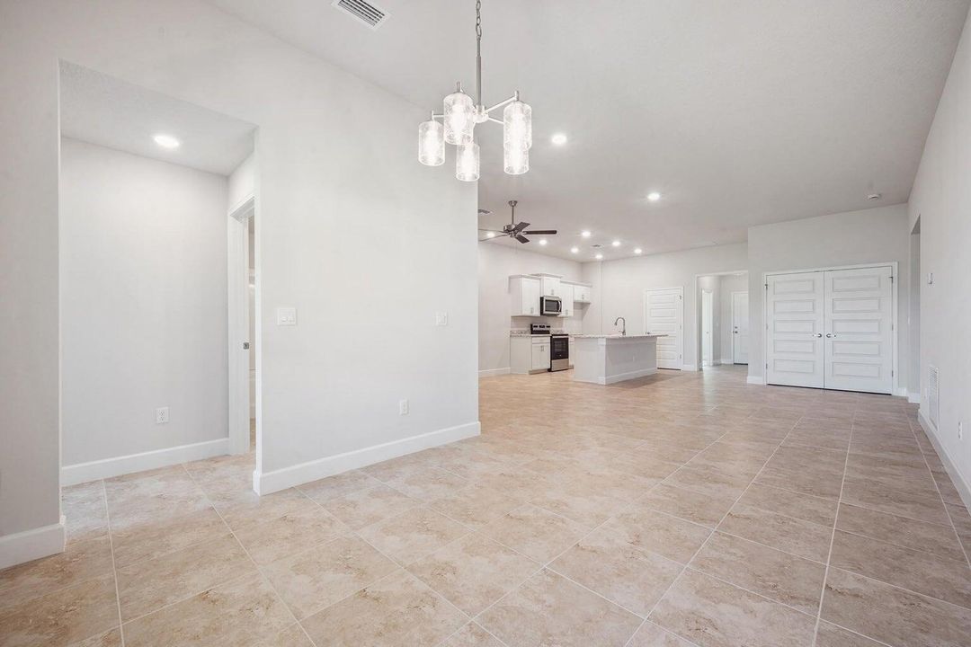 For Sale: $348,300 (3 beds, 2 baths, 1658 Square Feet)