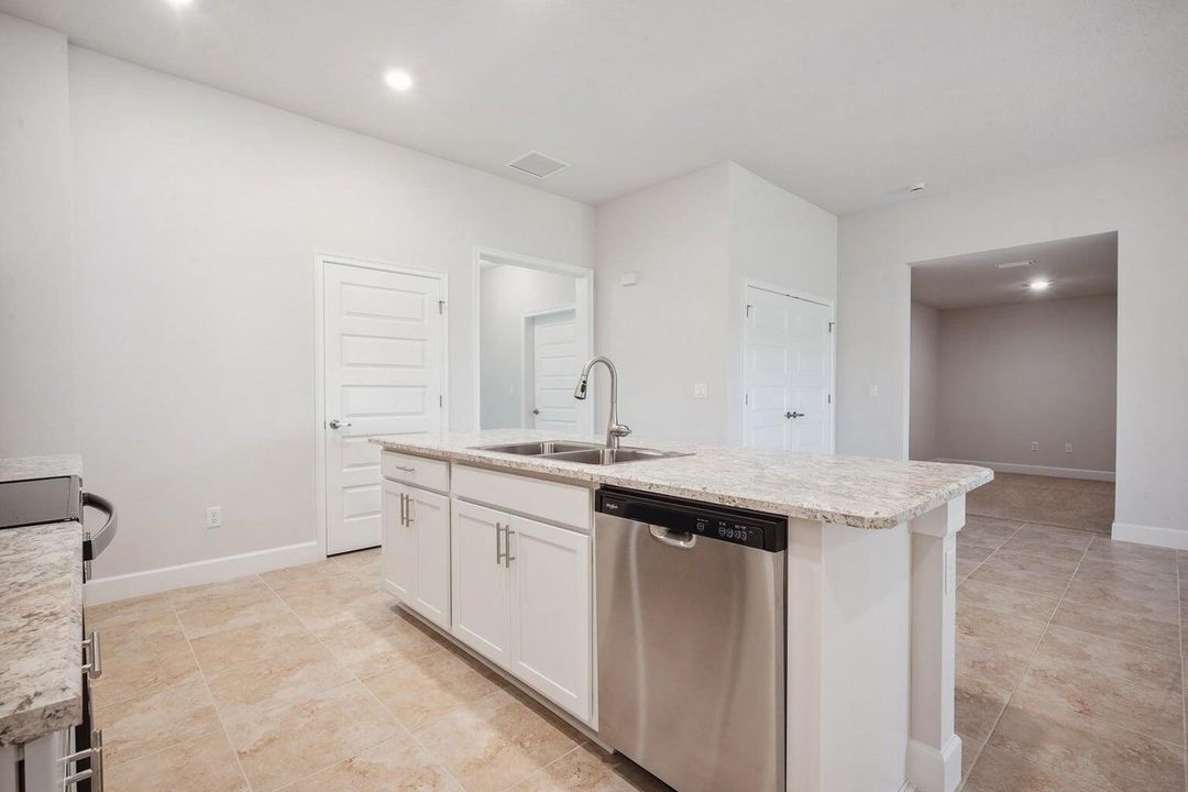 For Sale: $348,300 (3 beds, 2 baths, 1658 Square Feet)