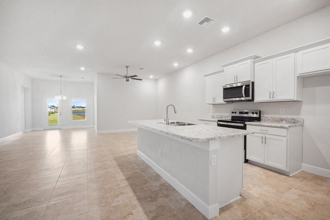 For Sale: $348,300 (3 beds, 2 baths, 1658 Square Feet)