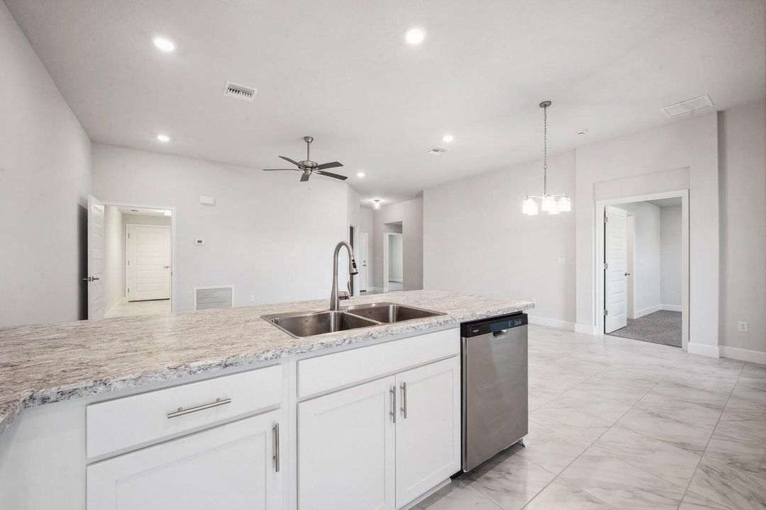 For Sale: $336,700 (3 beds, 2 baths, 1509 Square Feet)