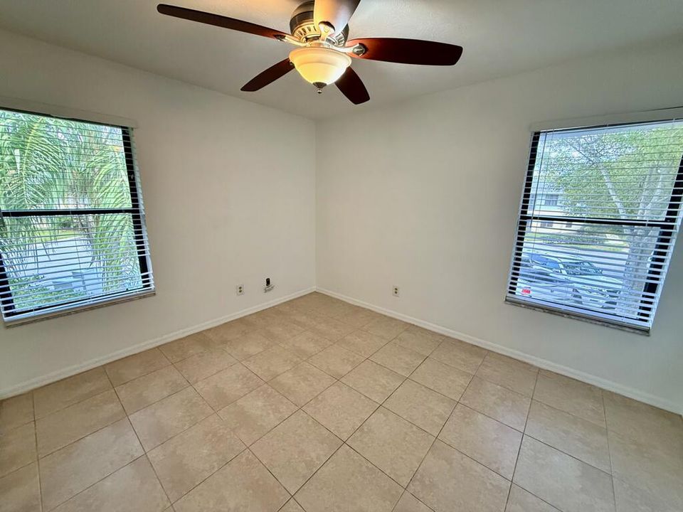 For Rent: $2,000 (2 beds, 2 baths, 967 Square Feet)