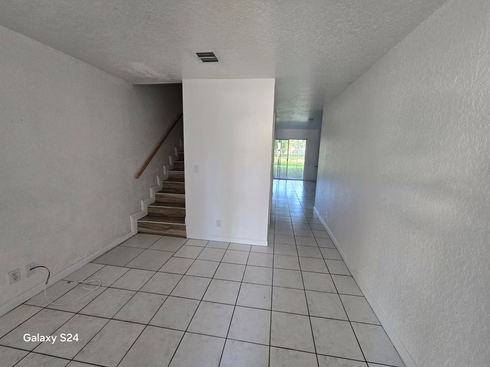 For Rent: $2,800 (3 beds, 2 baths, 2000 Square Feet)