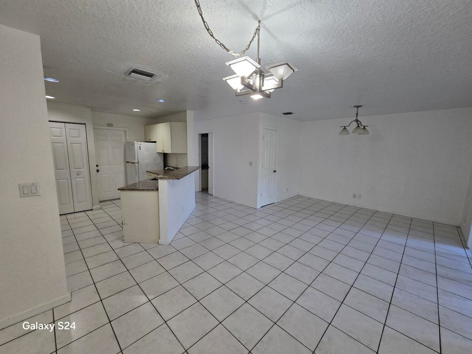 For Rent: $2,800 (3 beds, 2 baths, 2000 Square Feet)