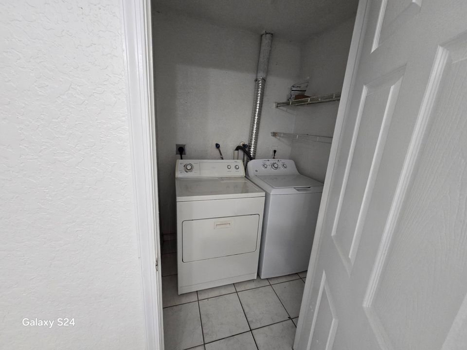 For Rent: $2,800 (3 beds, 2 baths, 2000 Square Feet)