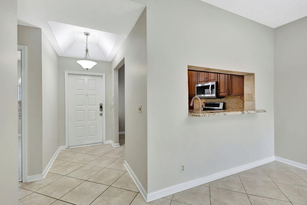 For Sale: $379,900 (2 beds, 2 baths, 1250 Square Feet)