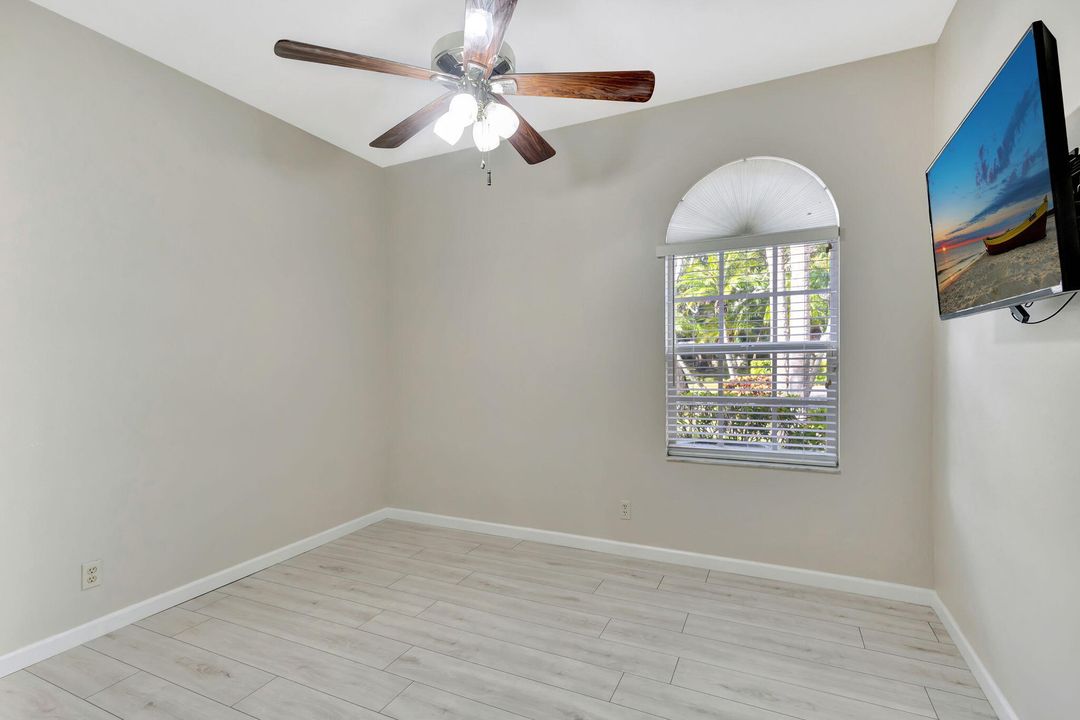 For Sale: $379,900 (2 beds, 2 baths, 1250 Square Feet)