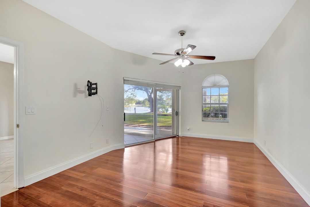 For Sale: $379,900 (2 beds, 2 baths, 1250 Square Feet)