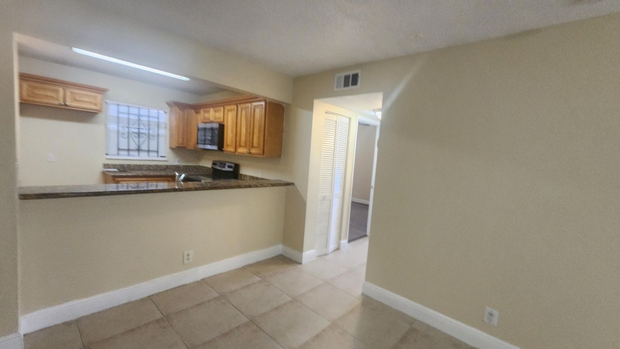 For Sale: $225,000 (2 beds, 2 baths, 916 Square Feet)