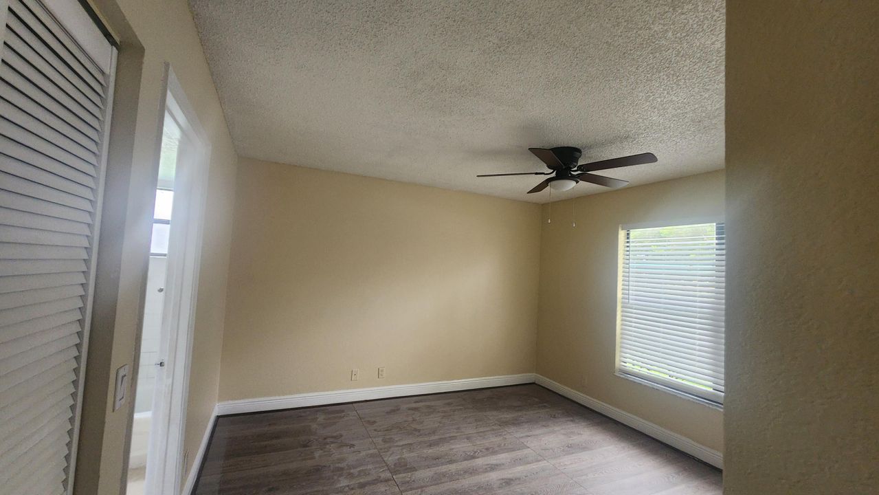 For Sale: $225,000 (2 beds, 2 baths, 916 Square Feet)