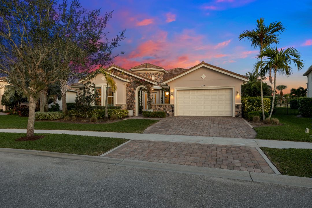 For Sale: $1,800,000 (4 beds, 3 baths, 3400 Square Feet)