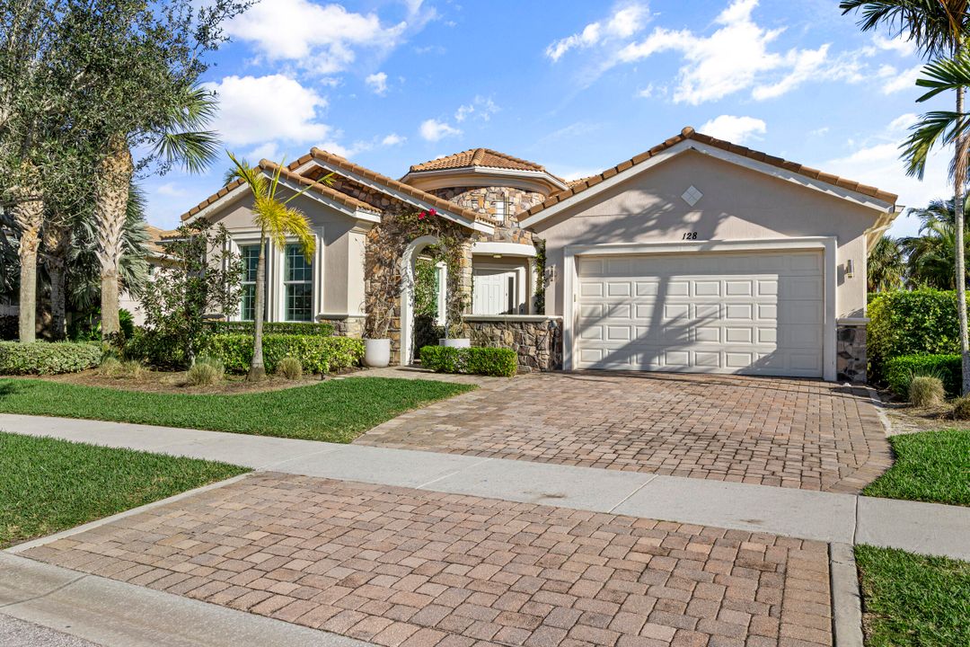 For Sale: $1,800,000 (4 beds, 3 baths, 3400 Square Feet)