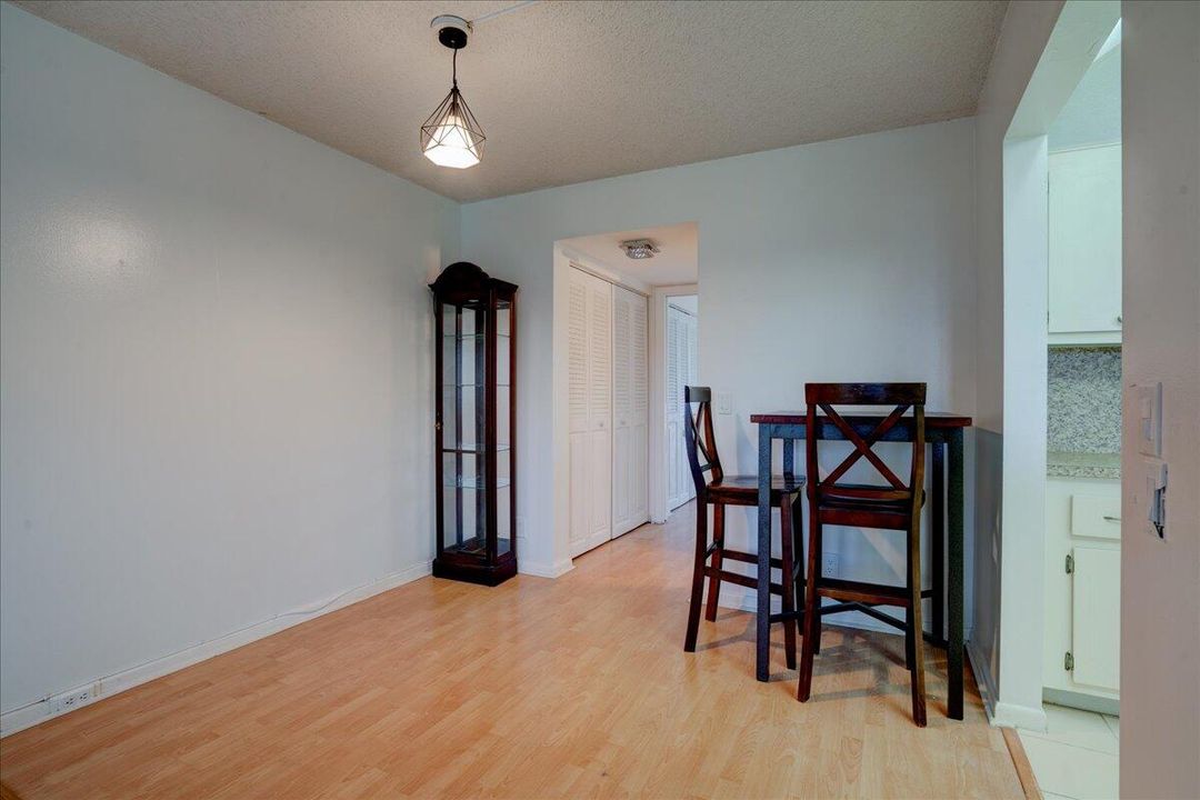 For Sale: $86,000 (1 beds, 1 baths, 715 Square Feet)