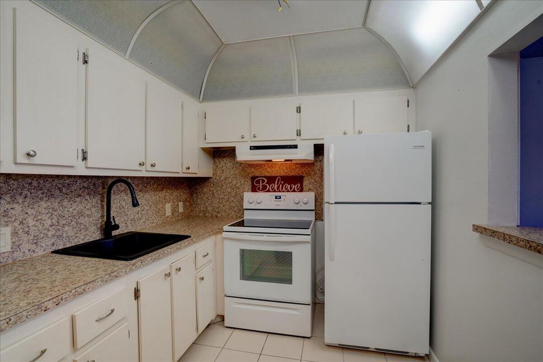 For Sale: $86,000 (1 beds, 1 baths, 715 Square Feet)