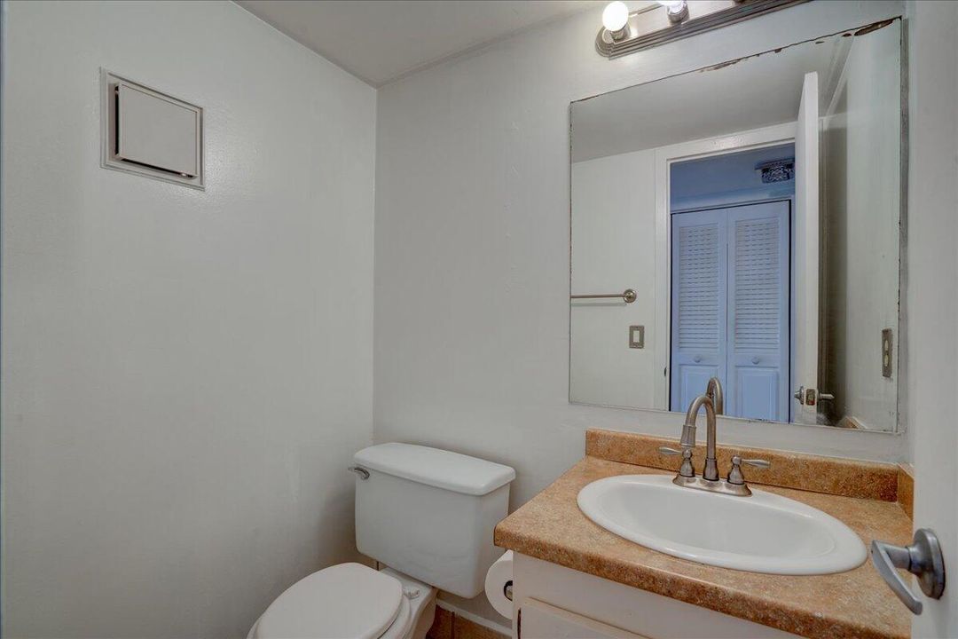 For Sale: $86,000 (1 beds, 1 baths, 715 Square Feet)