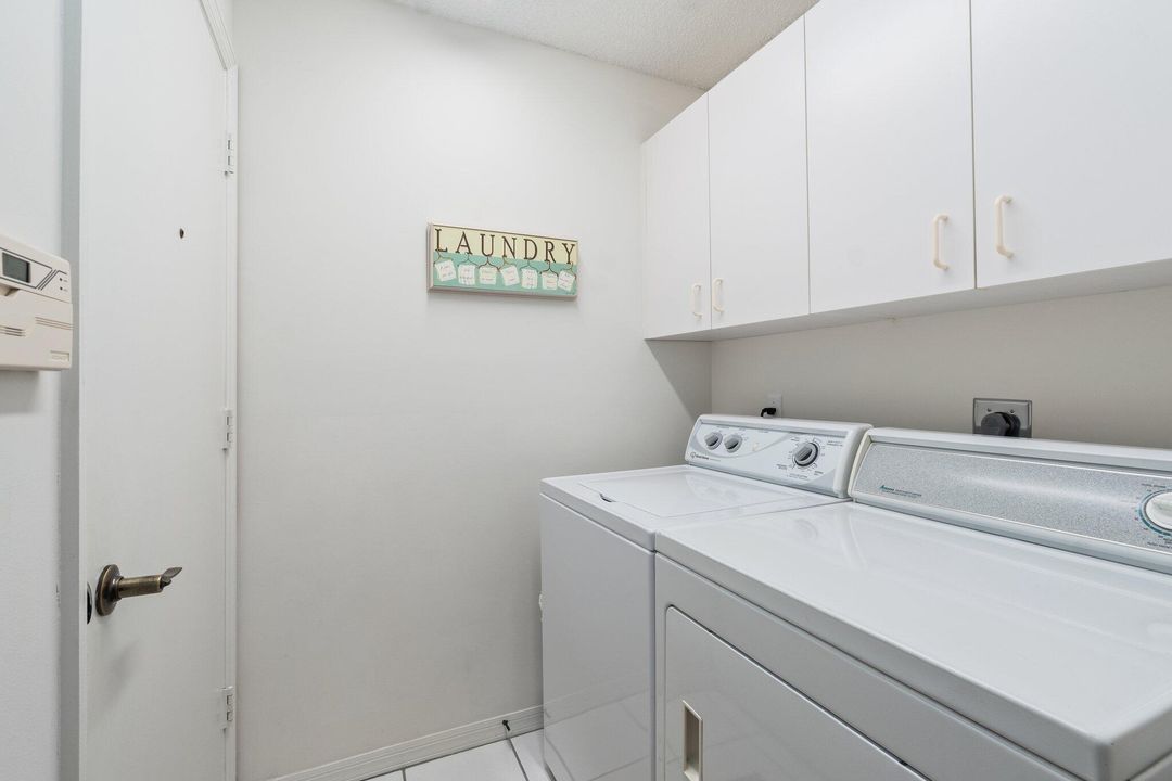 For Sale: $315,000 (2 beds, 2 baths, 1327 Square Feet)