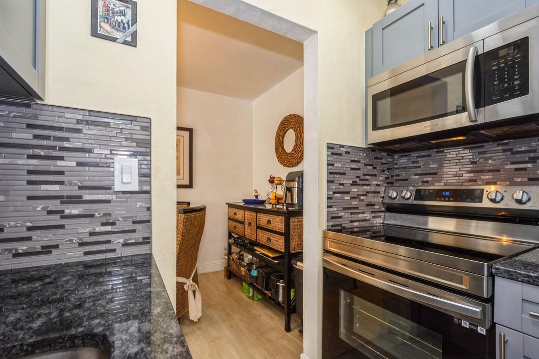 For Sale: $144,000 (2 beds, 1 baths, 826 Square Feet)