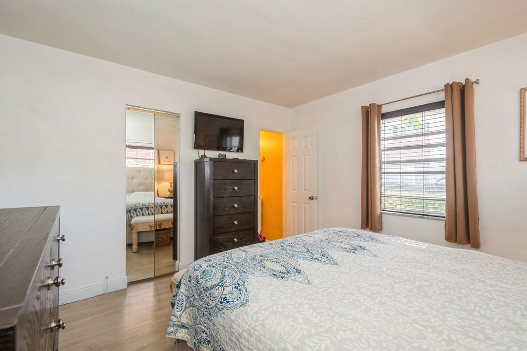 For Sale: $144,000 (2 beds, 1 baths, 826 Square Feet)