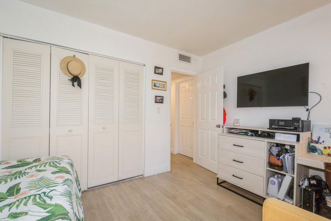 For Sale: $144,000 (2 beds, 1 baths, 826 Square Feet)