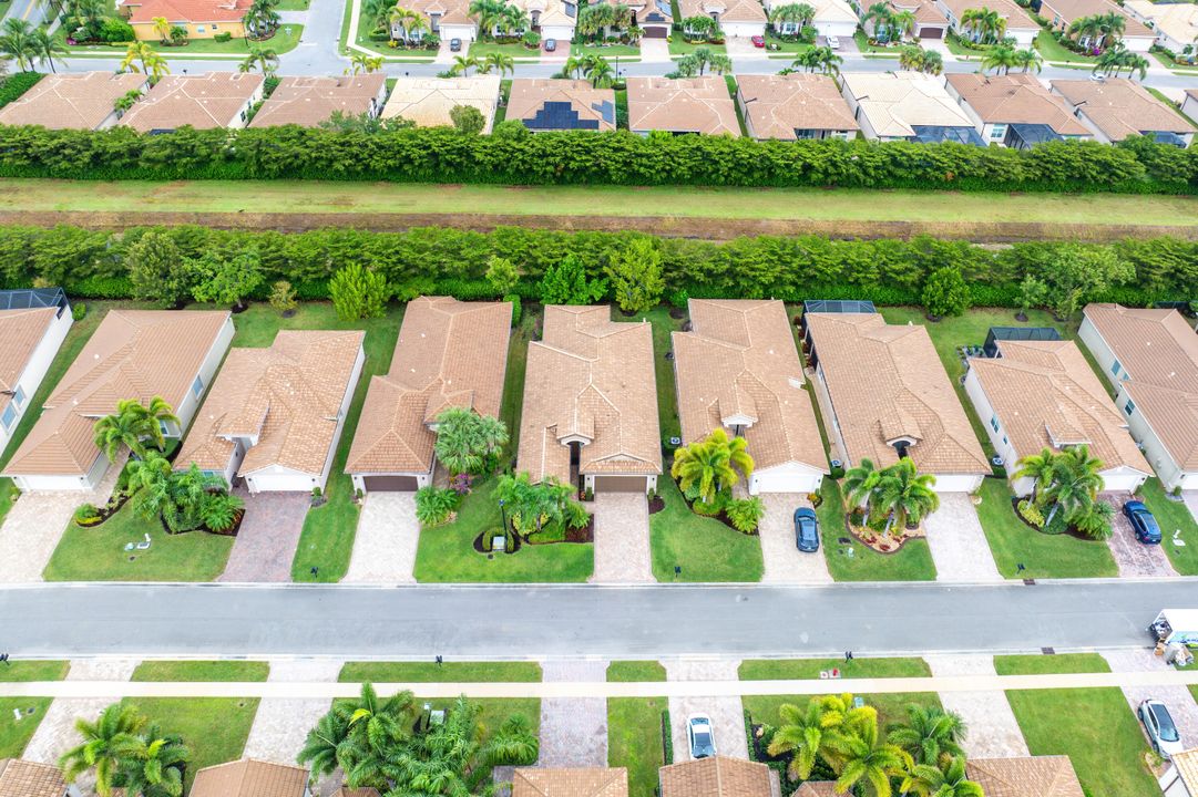 For Sale: $850,000 (3 beds, 2 baths, 2258 Square Feet)