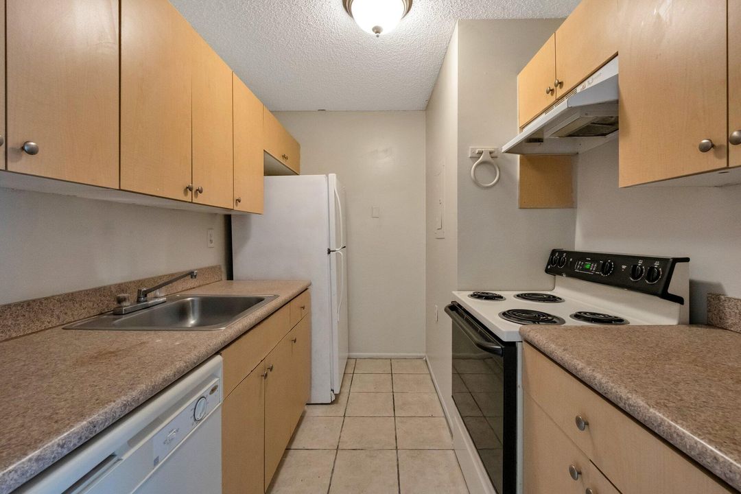 For Rent: $1,700 (2 beds, 1 baths, 708 Square Feet)