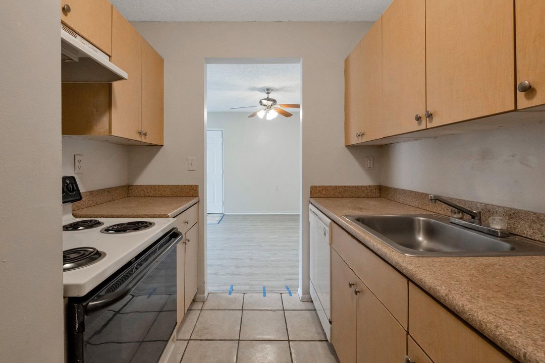 For Rent: $1,700 (2 beds, 1 baths, 708 Square Feet)