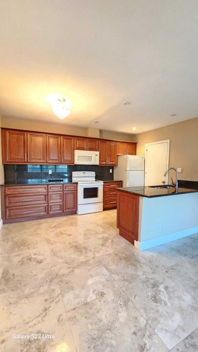 For Sale: $159,000 (2 beds, 1 baths, 826 Square Feet)