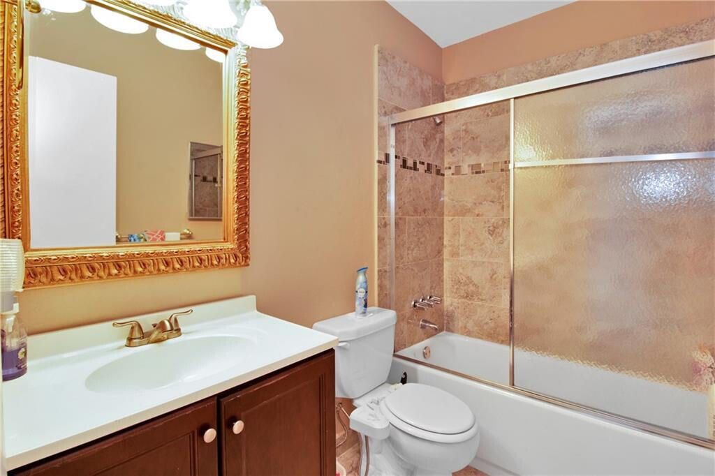 For Sale: $159,000 (2 beds, 1 baths, 826 Square Feet)