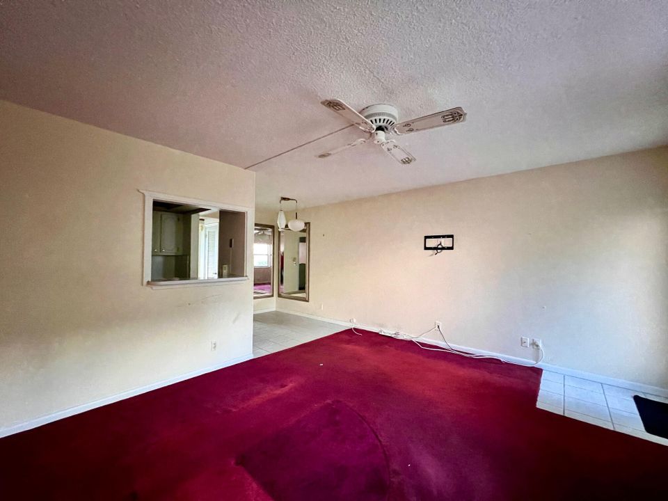 For Sale: $72,000 (1 beds, 1 baths, 570 Square Feet)