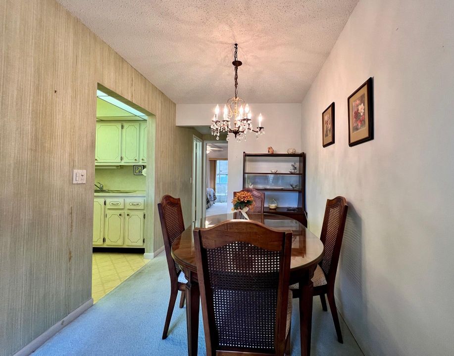 For Sale: $79,500 (1 beds, 1 baths, 570 Square Feet)