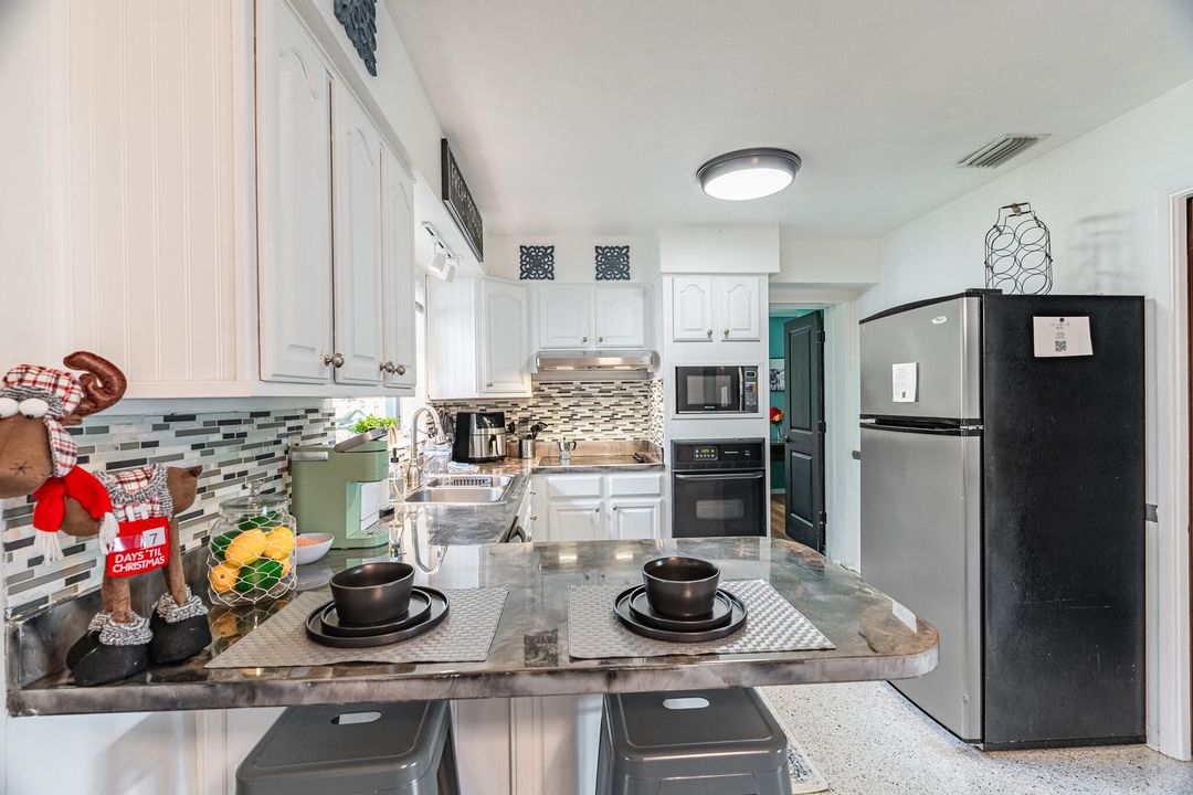 For Sale: $469,000 (3 beds, 2 baths, 1418 Square Feet)