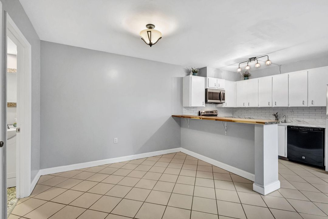 For Sale: $459,900 (3 beds, 2 baths, 1596 Square Feet)