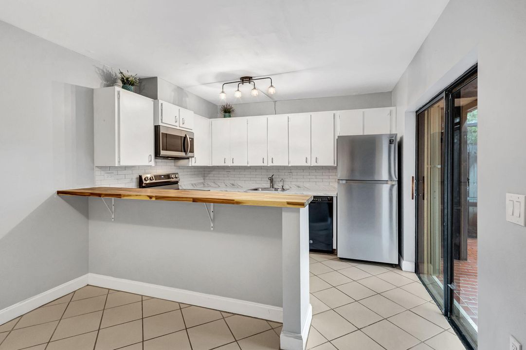 For Sale: $459,900 (3 beds, 2 baths, 1596 Square Feet)