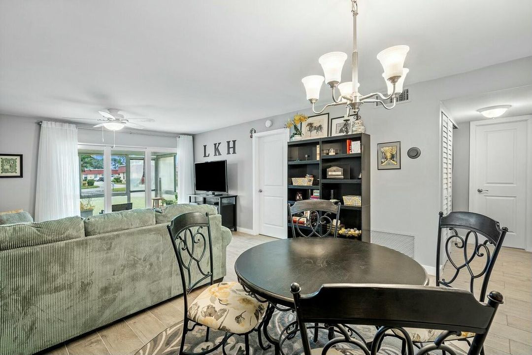 For Sale: $249,550 (2 beds, 2 baths, 941 Square Feet)