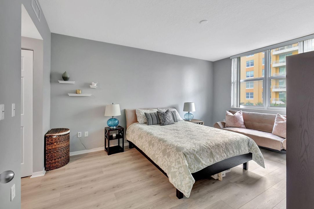 For Sale: $475,000 (2 beds, 2 baths, 1206 Square Feet)