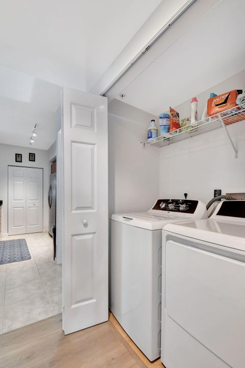 For Sale: $475,000 (2 beds, 2 baths, 1206 Square Feet)