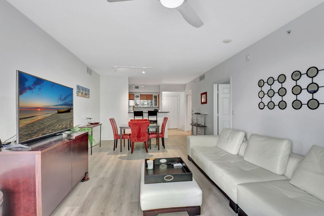 For Sale: $475,000 (2 beds, 2 baths, 1206 Square Feet)